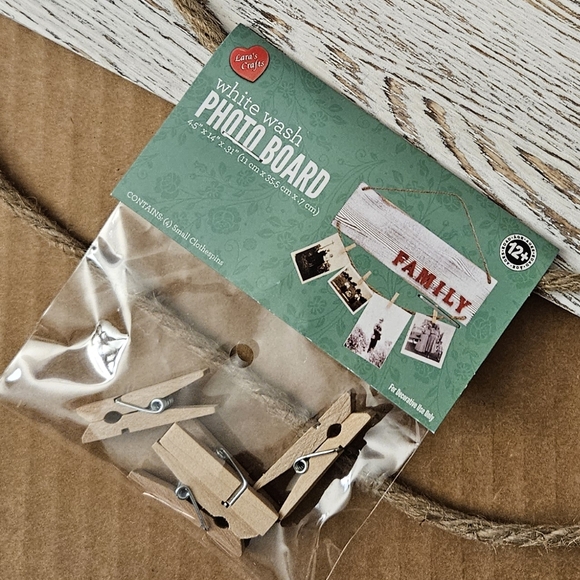 $5 Bundled/Rustic Whitewashed Photo Board with Clips - Picture 3 of 4